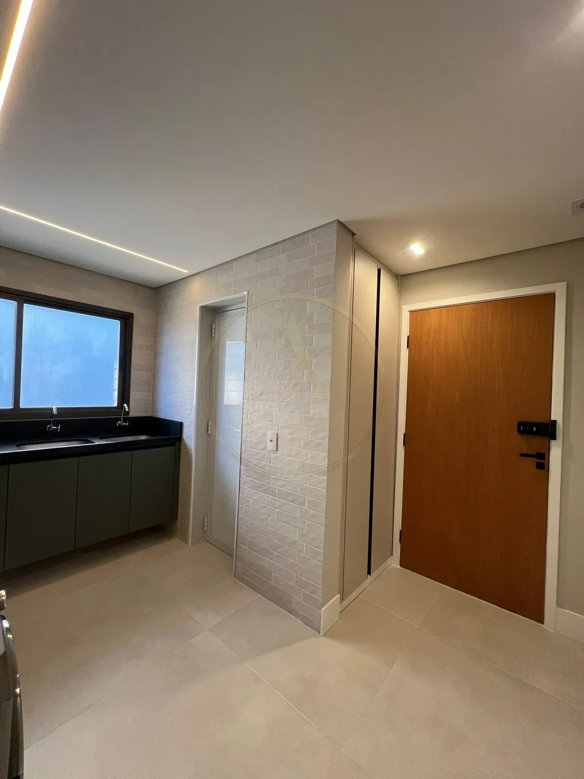 Edifício Chateau | Alphaville – 287 m² | 3 Suítes | 4 Vagas | 100% Reformado | Nunca Habitado 2